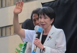 街頭演説をする高市早苗