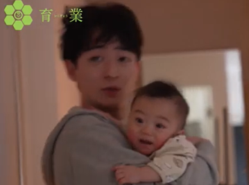 子供を抱いた濱正悟