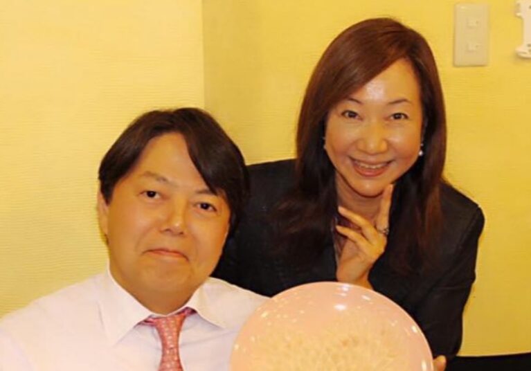 林芳正と妻