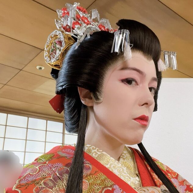 和服姿の小野田紀美